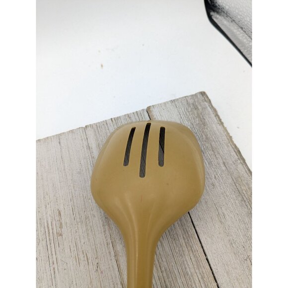 Hutzler Slotted Serving Spoon Melamine 10" Mustard No 532 - Picture 5 of 8